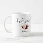 Tasse de demoiselle d'honneur - cadeau de mariage,<br><div class="desc">Tasse de demoiselle d'honneur,  un cadeau de mariage parfait pour votre demoiselle d'honneur.
La conception est avec le lettrage noir de calligraphie (les deux côtés). Personnalisez le nom et la date de mariage. 

Lettrage moderne conçu par Teesha et Derrick.
#TeeshaDerrick</div>