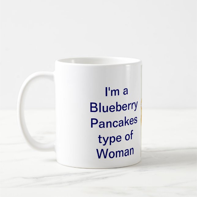 Tasse de femme de crêpes de myrtille (Gauche)