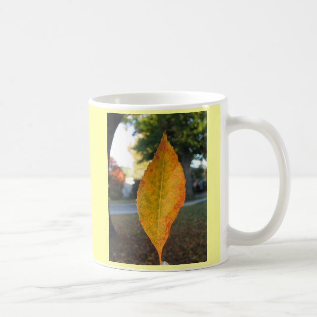 Tasse de feuille d'automne (Droite)