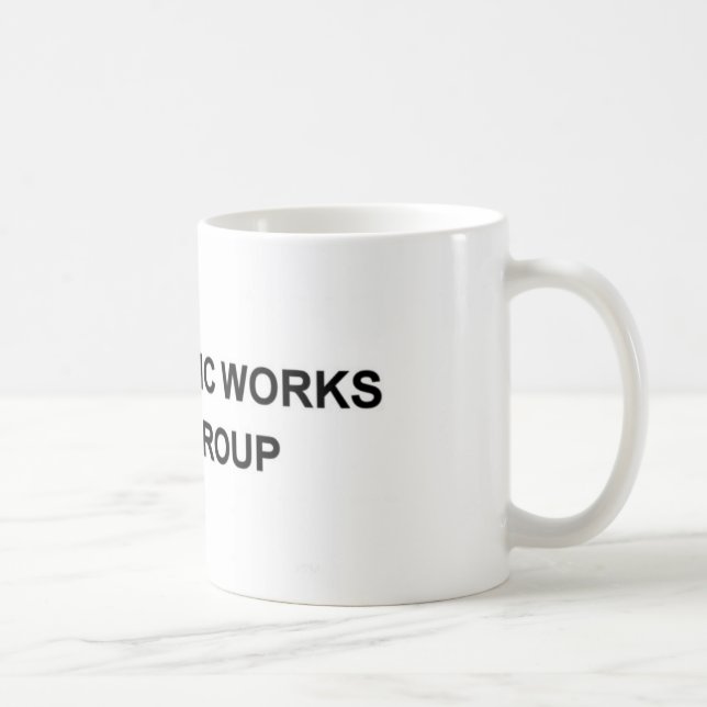 Tasse de groupe de travaux publics avec le grand (Droite)