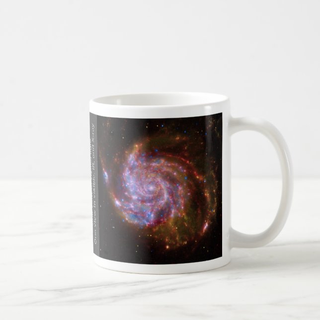Tasse de la galaxie M101 en spirale (Droite)