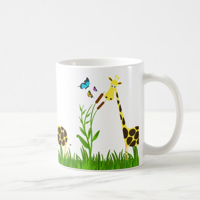Tasse de la girafe mignonne dans le jardin (Droite)