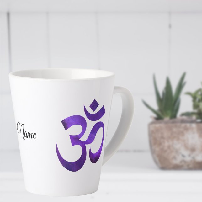 Tasse de Latte avec Symbole Om Violet, Nom, 12oz o (Créateur téléchargé)