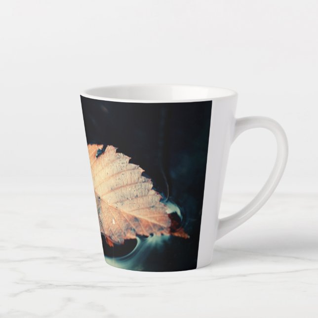 Tasse de latte d'art d'automne (Droite)