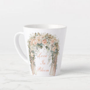 Tasse de latte de mariage florale pêche élégante