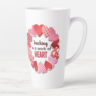 Tasse de latte « Enseigner est un travail de cœur