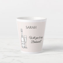 Tasse de latte pour la demande de demoiselle d'hon