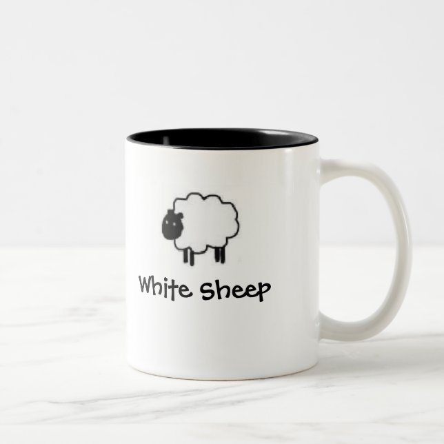 Tasse de moutons noirs de moutons blancs (Droit)