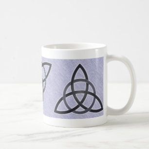 Tasse de noeud de trinité d'étain