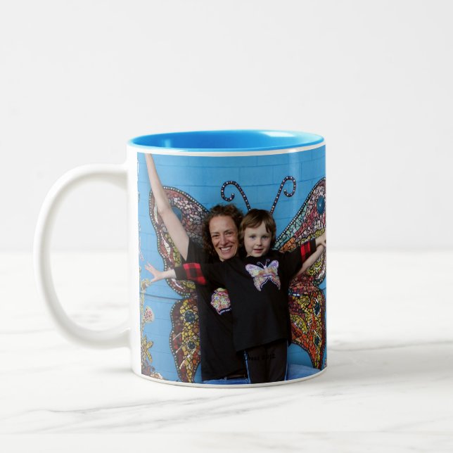 Tasse de papillon salissez et de Karen (Gauche)