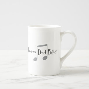 Tasse de porcelaine tendre de duo (notes)