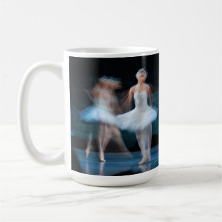 Tasse de porcelaine tendre de lac swan