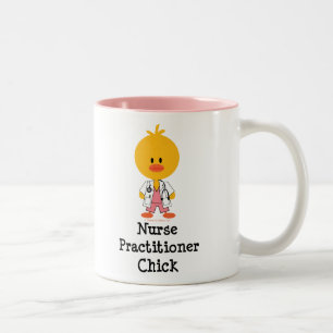 Tasse de poussin de praticienne d'infirmière