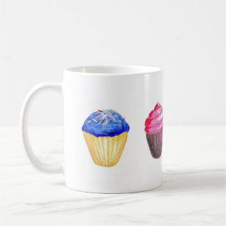 Tasse de quatre petits gâteaux
