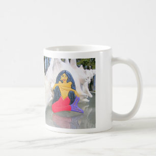 tasse de sirène assise