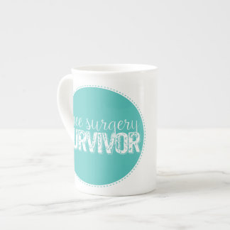Tasse de survivant de chirurgie de genou