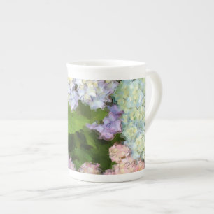 Tasse de thé de porcelaine tendre d'hortensias