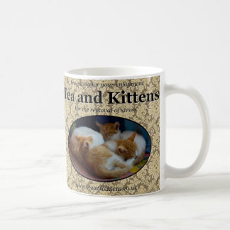 Tasse de thé et de chatons