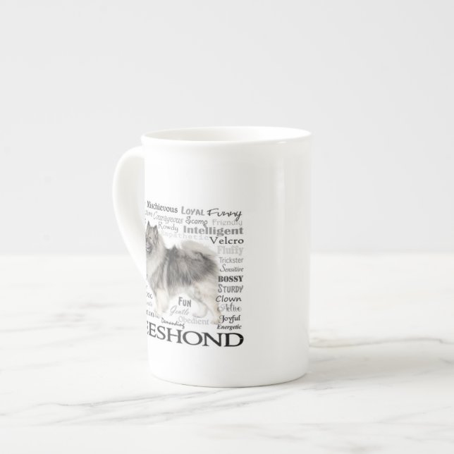Tasse de traits de Keeshond (Devant gauche)