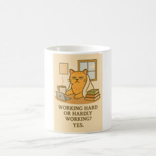 Tasse de travail avec chat drôle