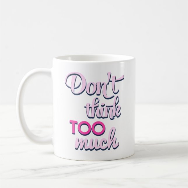 Tasse de typographie consciente - Rose 'Ne pensez  (Gauche)