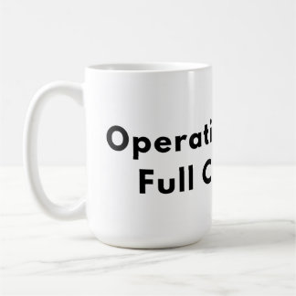 Tasse de typographie fonctionnant en dessous de la