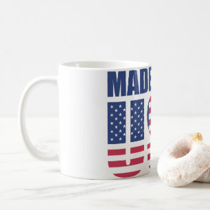 Tasse de typographie "RÉALISÉE" avec drapeau améri