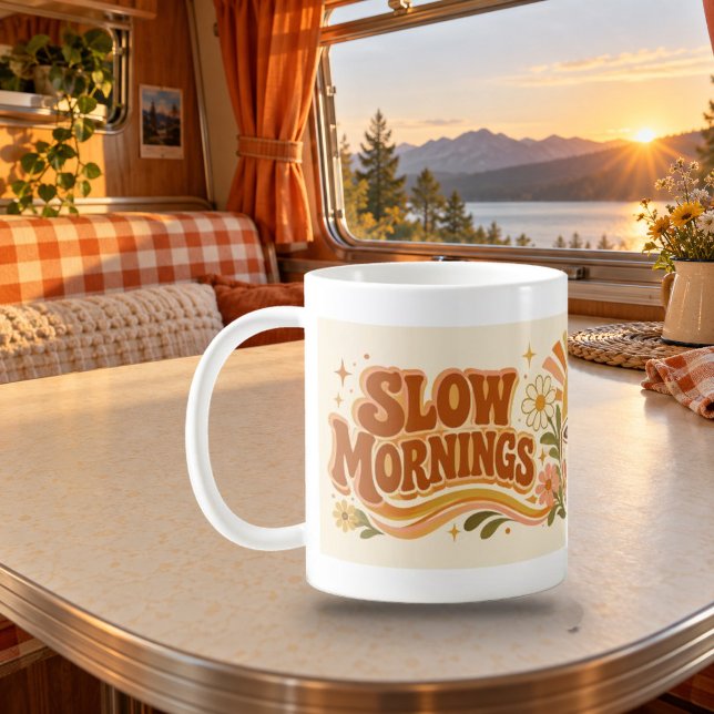Tasse de typographie rétro Slow Mornings Good Coff (Slow Mornings Good Coffee Retro Typography Mug — refined lighting and contact shadows. Digital lifestyle preview.)
