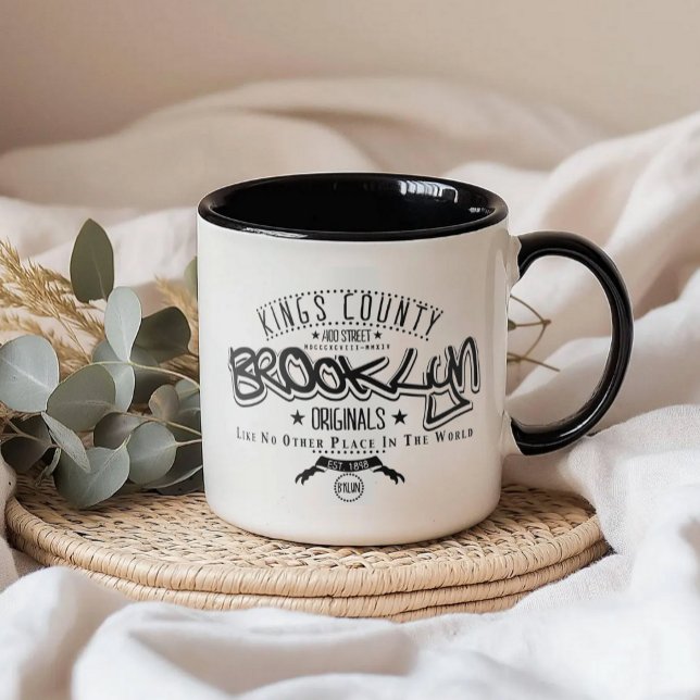 Tasse de typographie urbaine noir et blanc (Créateur téléchargé)