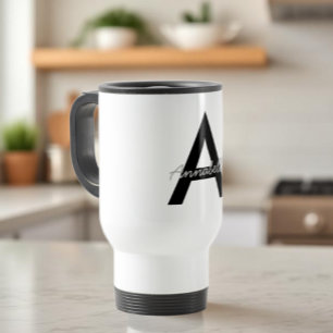 Tasse de voyage à monogramme de typographie person