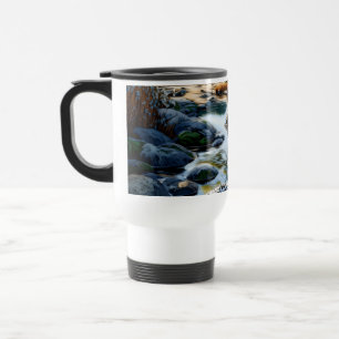 Tasse de voyage Ruisseau de montagne brumeux – For