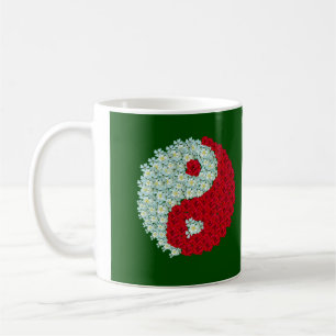 Tasse de Yin Yang de roses blancs et rouges