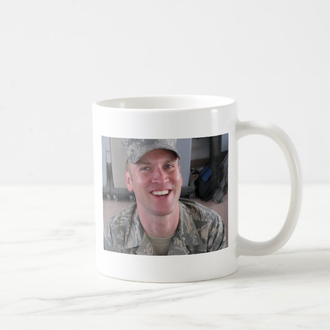 Tasse décorée de héros de guerre (Droite)