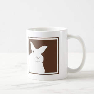 Tasse désapprobatrice Brown de lapins