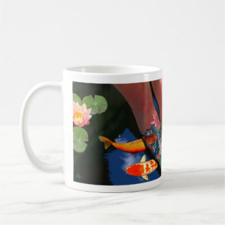 Tasse d'étang de lis de tatouage de Koi à gauche