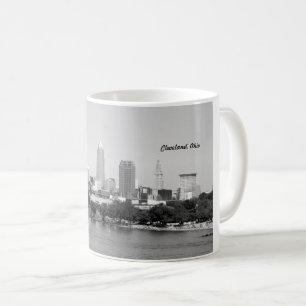 Tasse d'horizon de lac (Cleveland OH) B&W