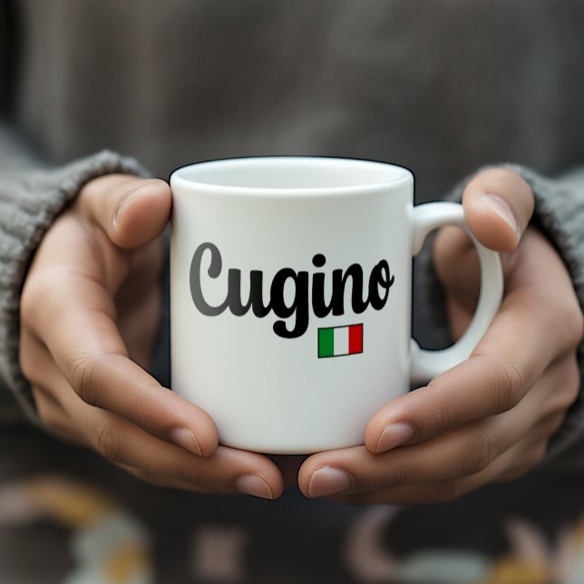 Tasse Drapeau Italien Cugino (Cousin Lui) (Man's hands holding white Cugino mug with Italian flag. Great heritage gift for cousin (him))