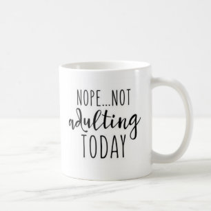 Tasse drôle d'Adulting de citation