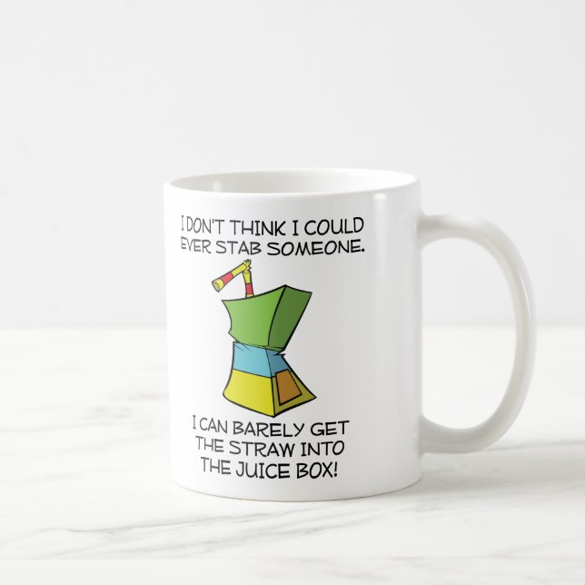 Tasse drôle de boîtes de jus poignardant (Droite)