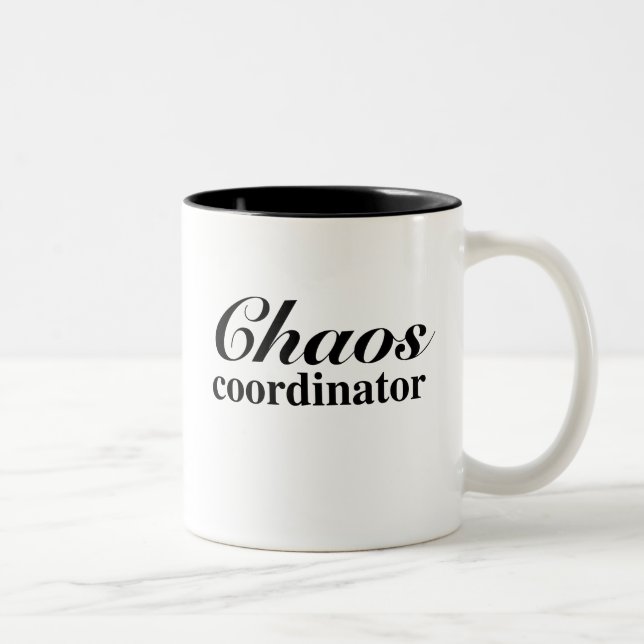 Tasse drôle de coordonnateur de chaos pour la (Droit)