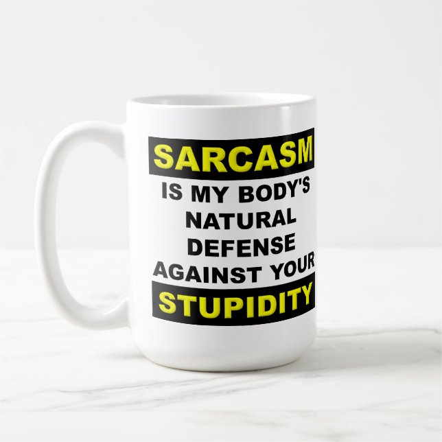 Tasse drôle de défense de stupidité de sarcasme (Gauche)