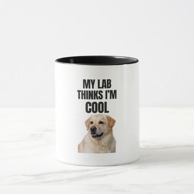 Tasse drôle de Labrador « Mon labrador pense que j (Centre)