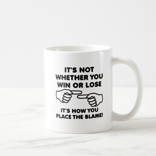 Tasse drôle "Gagne ou Perds, Blâme" (Droite)