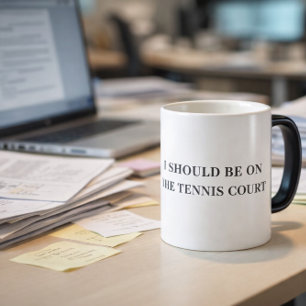 Tasse drôle « Je devrais être sur le court de tenn