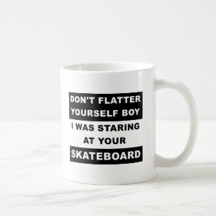 Tasse drôle Regardant Votre Skateboard