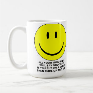 Tasse Drôle Visage Heureux Se Recroqueviller Et Mo