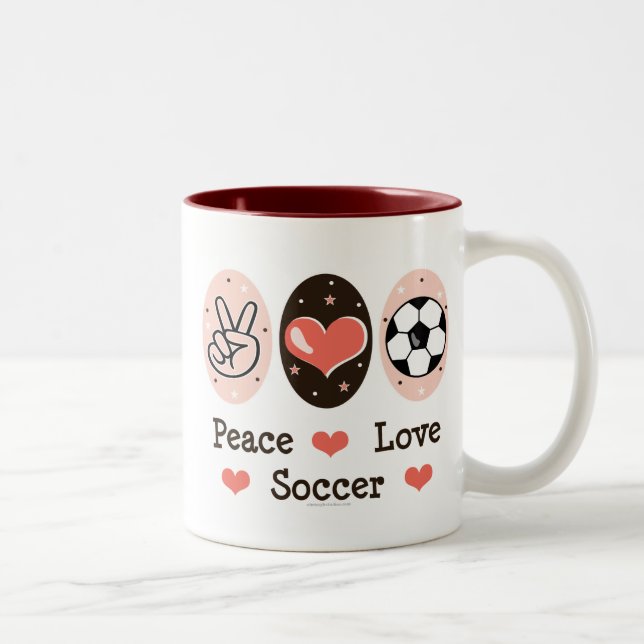 Tasse du football d'amour de paix (Droit)