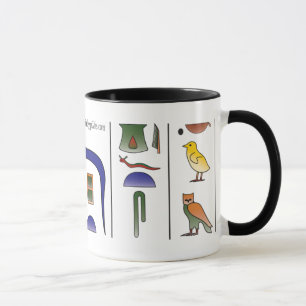Tasse égyptienne antique de hiéroglyphes