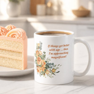 Tasse élégante et amusante avec des fleurs pour un