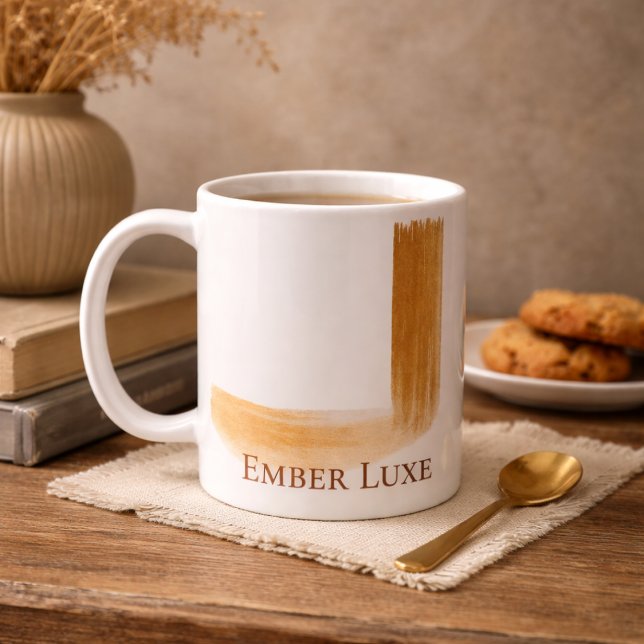 Tasse en céramique rayée or brossé luxe brunis (A white base with gold accents adds a refined note to quiet moments and daily rituals.)